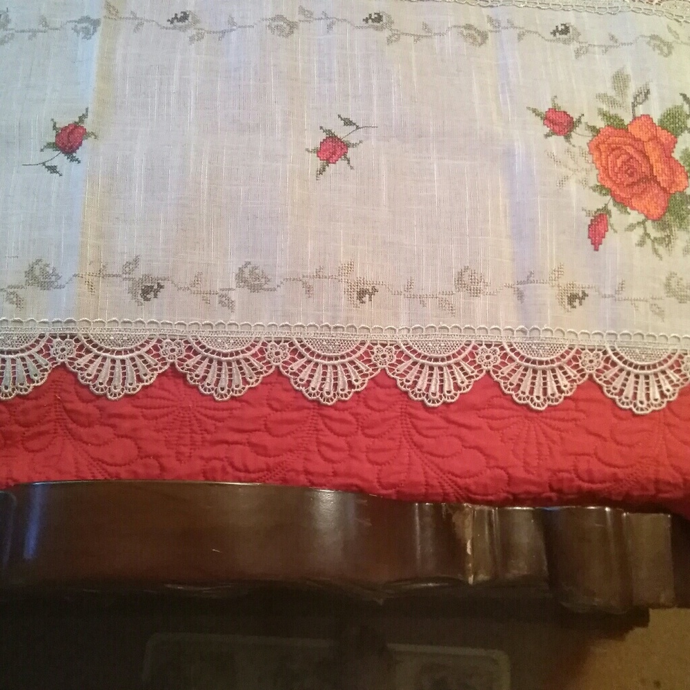 Beatiful table runner - Picture 3 of 8